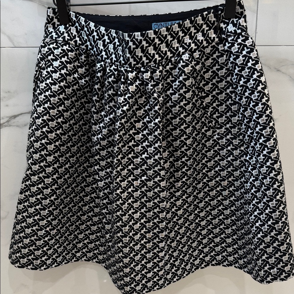 Cynthia Rowley Elegant Black and White A-Line Skirt Size 0